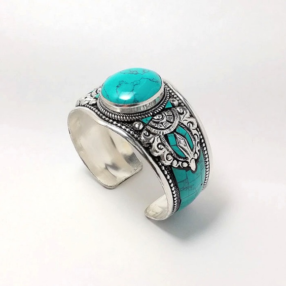 Handcrafted Tibetan Green Turquoise Stone Bracelet - Picture 4 of 4